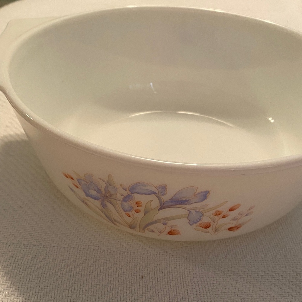 Vintage Pyrex bowl blue iris
